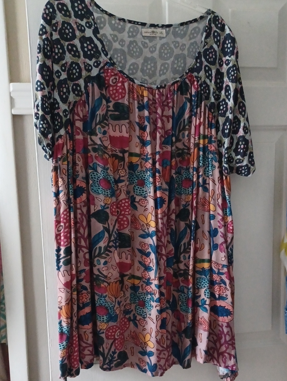 Colorful Floral Scoop-Neck Women’s Top - Multicolor